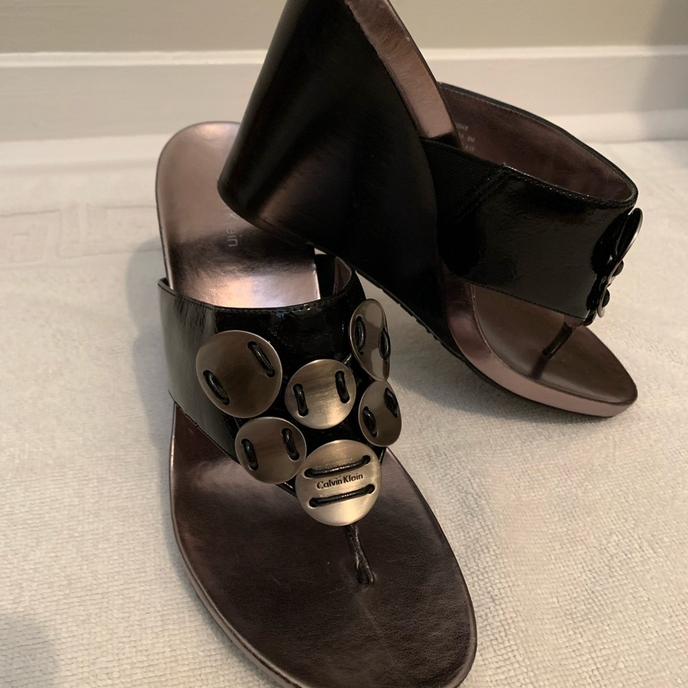 Calvin Klein thong wedges in black with gun metal ornamental strap. Size 9